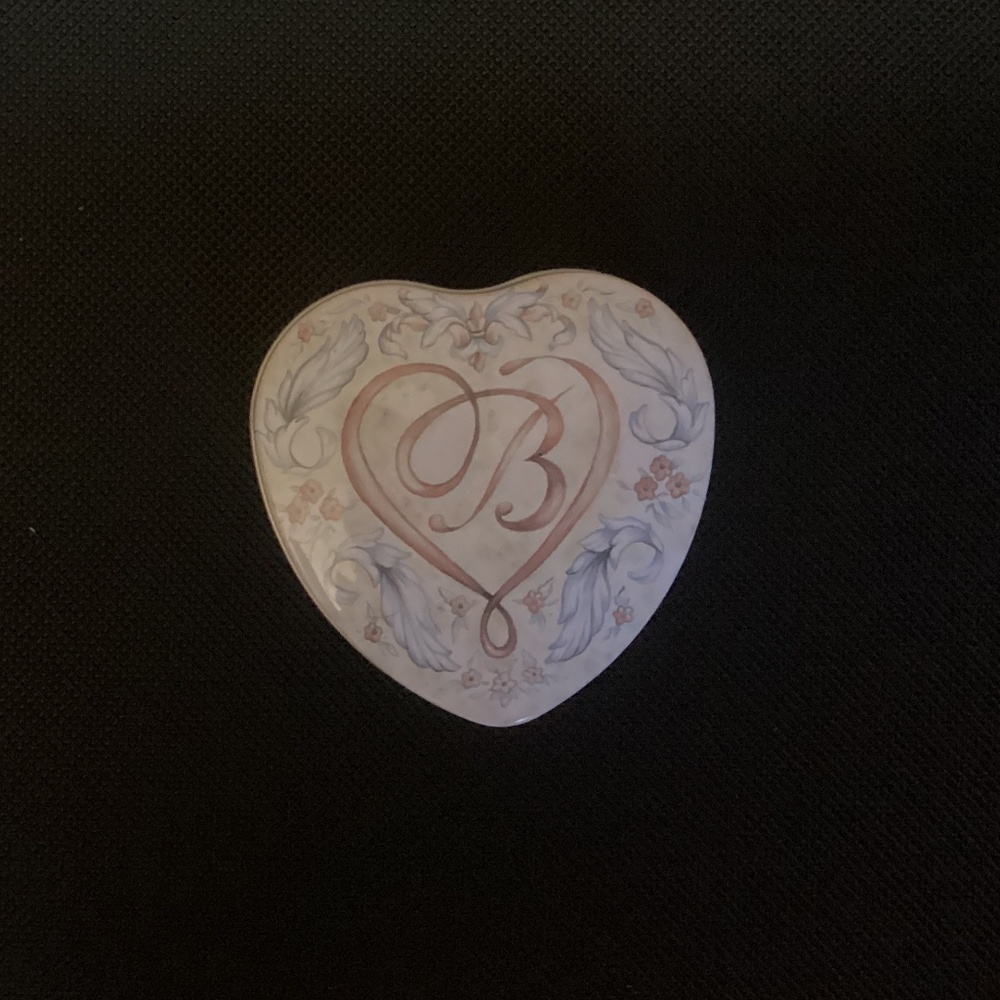 Brighton Floral Heart and Black/White Shaped Lidded Tin Trinket Box 💕💜💙 - Picture 6 of 8